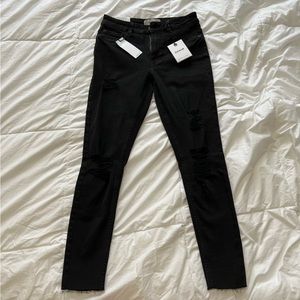 NEW W/TAGS. New Look Distressed Denim Skinny Jeans
